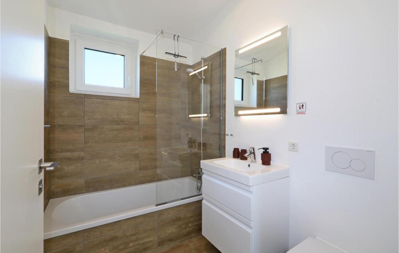 Stunning Home In Lembruch-Duemmer See With Sauna Exteriér fotografie